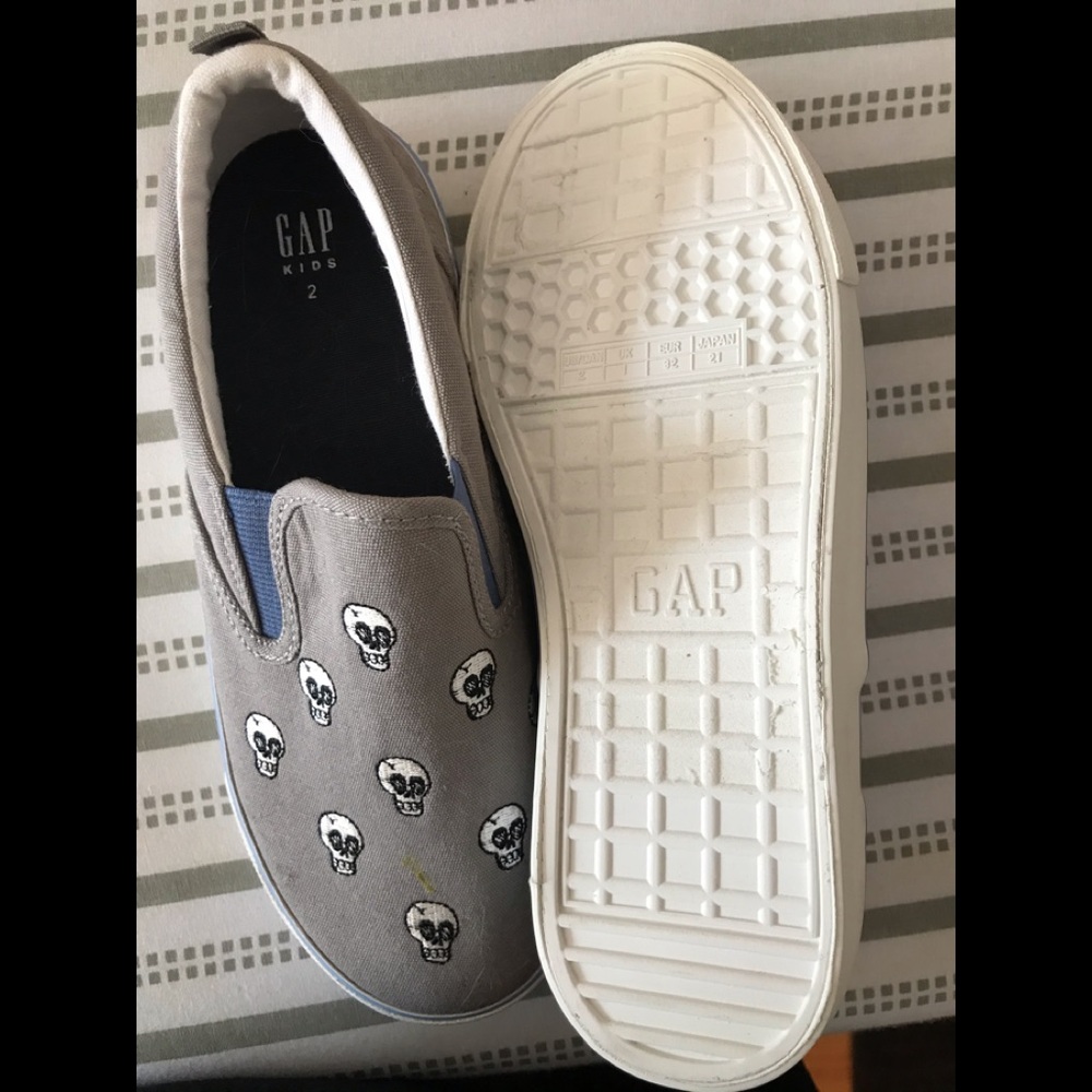 New Kids Chambray Slip-On Sneakers, size 2,